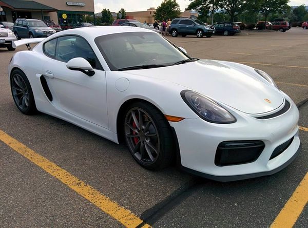 Cho thuê xe Porsche 718 Cayman 2018